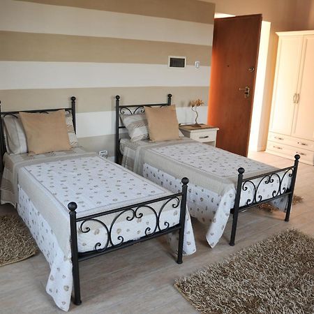 B&B Ronco Degli Ulivi อีเซโอ ห้อง รูปภาพ