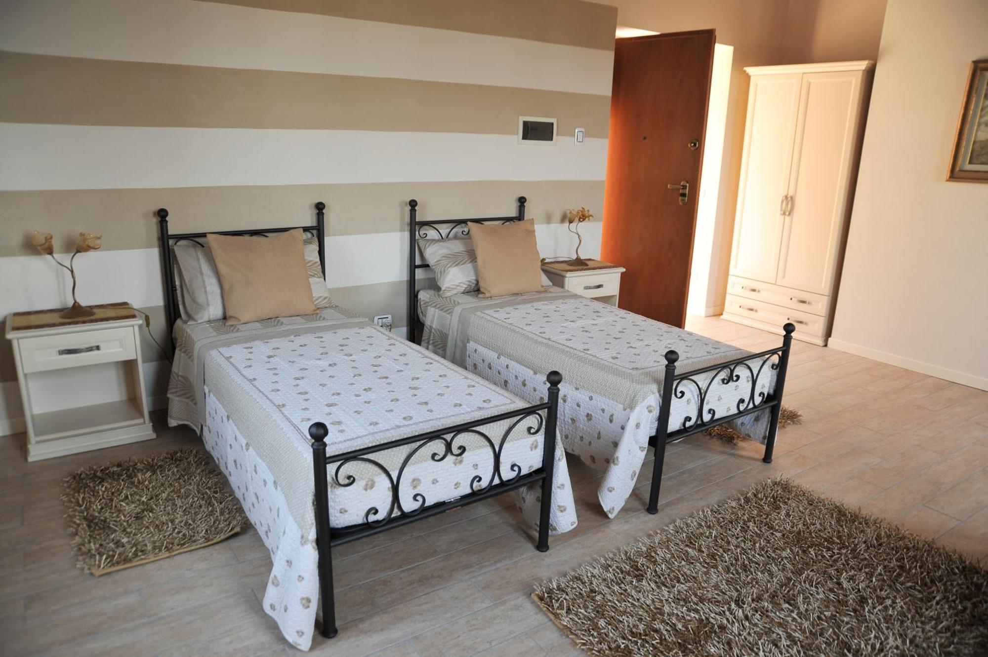 B&B Ronco Degli Ulivi อีเซโอ ห้อง รูปภาพ